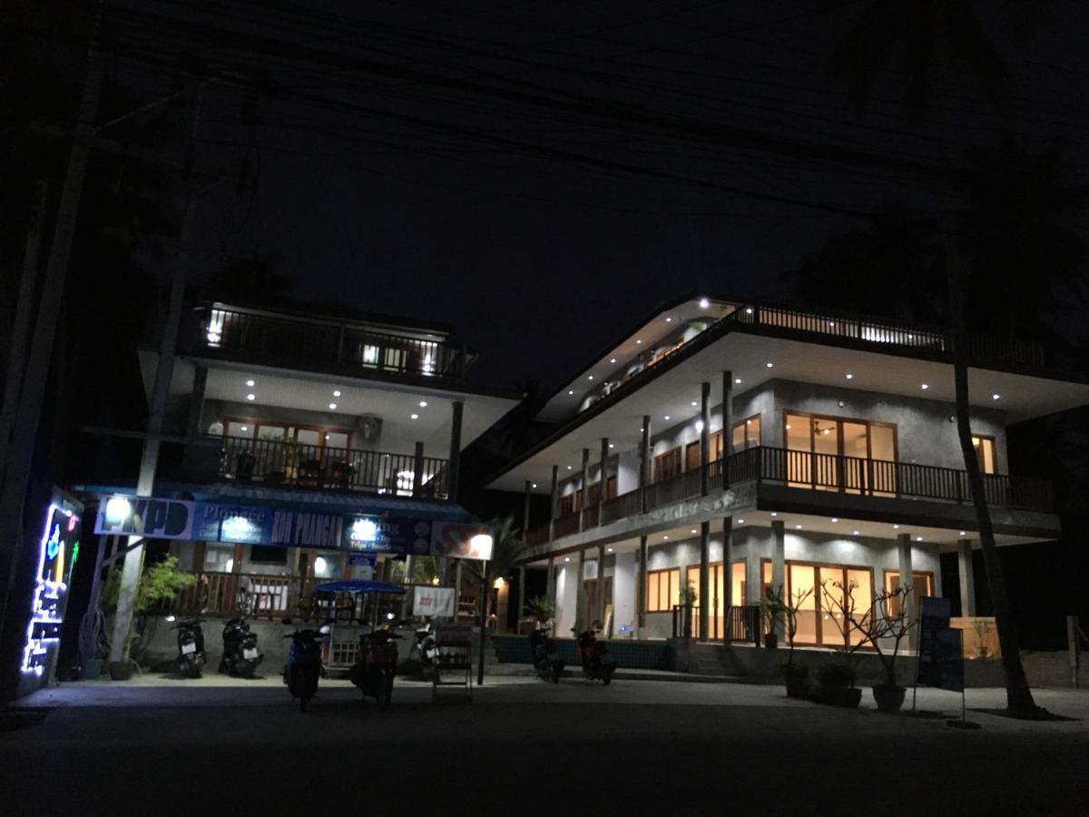 Le Grand Bleu Hotel Wok Tum Екстер'єр фото